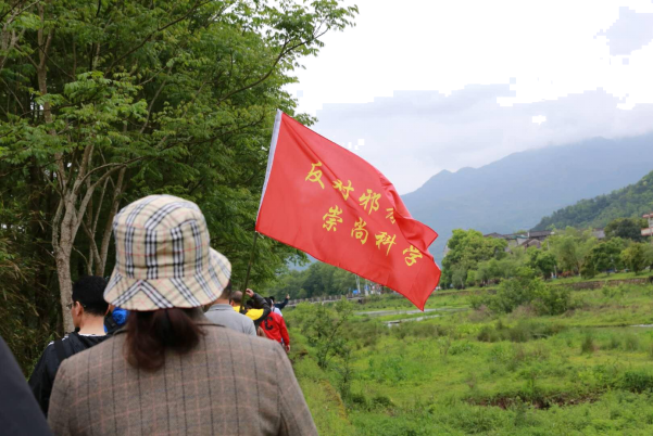 毅行十里春色 相约净乡闹村 ——温州浙大校友会举行反邪教公益毅行活动