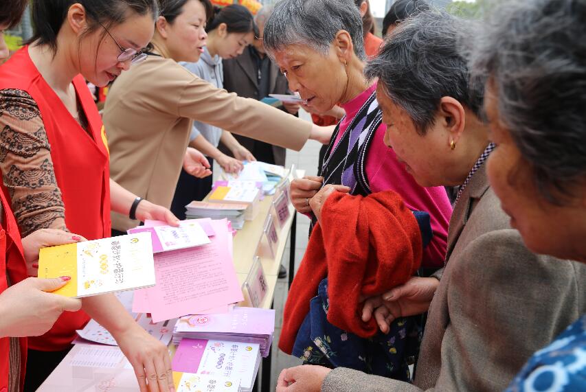 德法春风润泽申港 法治集市再掀居民参与反邪热潮