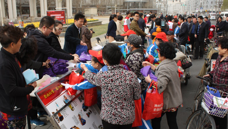 天津市多区开展“为反邪教打call”活动