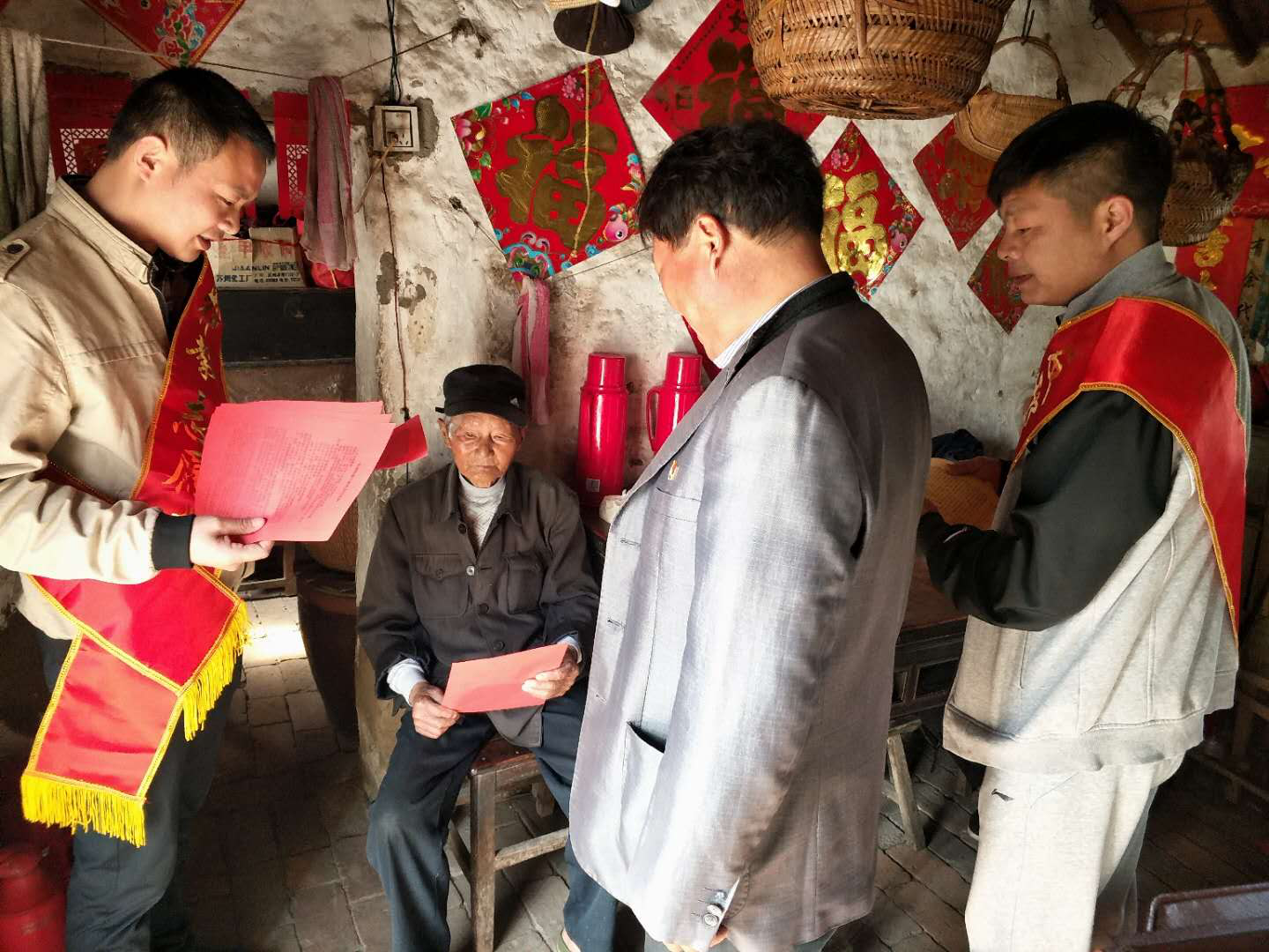 江苏省盐城市盐都区走村入户进行反邪教宣传