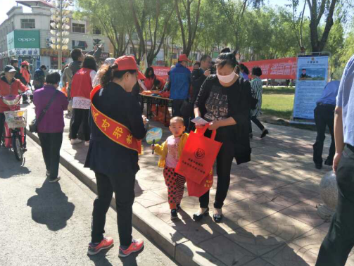 内蒙古乌海市海南区反邪教协会借助“科普宣传周”开展反邪教宣传活动