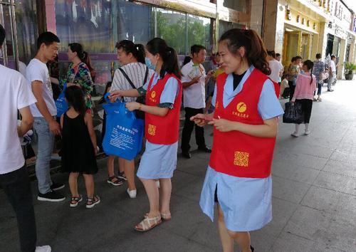 发放反邪教知识手提袋 发放反邪教知识手提袋