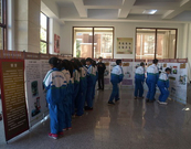 金华四中同学们被宣传展板所吸引,看看这些丰富多彩图画,同学们入 金华四中同学们被宣传展板所吸引,看看这些丰富多彩图画,同学们入