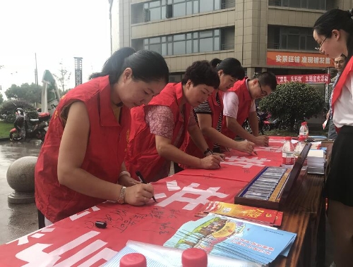 宁波大红鹰学院反邪教暑假社会实践团开展反邪活动2