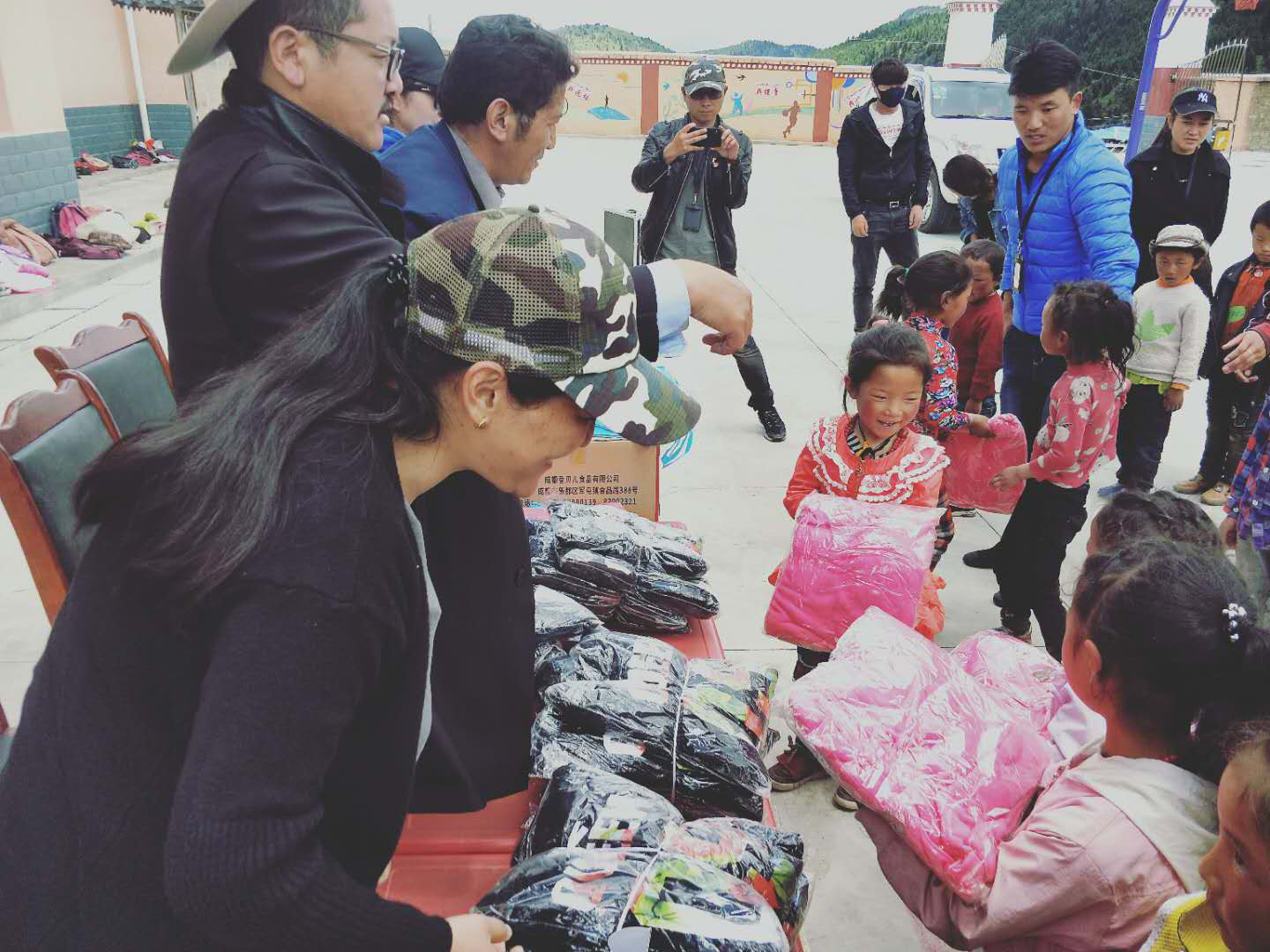 四川省理塘县科协开展反邪教知识宣传及科普大篷车进校园活动