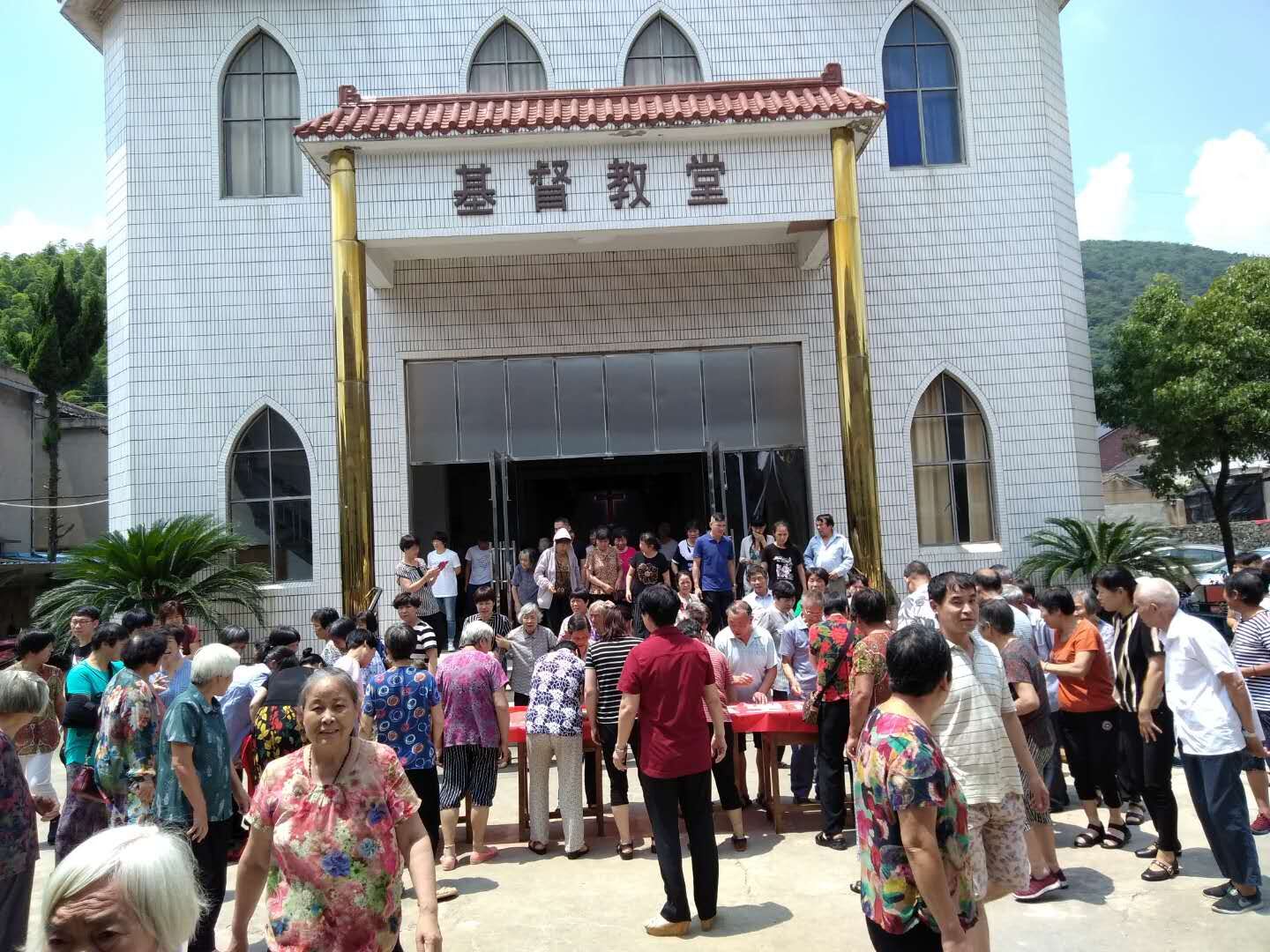 浙江省慈溪市反邪教协会龙山镇分会开展基督教反邪教签名宣传活动