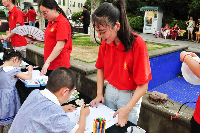 浙江长征职业技术学院暑期反邪教社会实践——进社区第一站（翰墨香林）