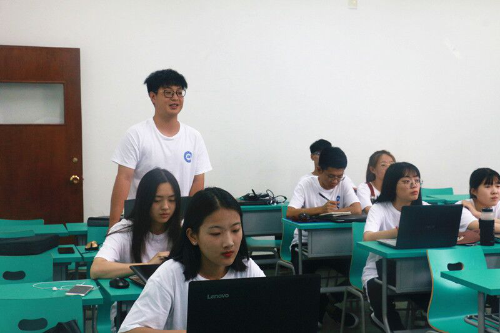 成员对活动内容进行发言