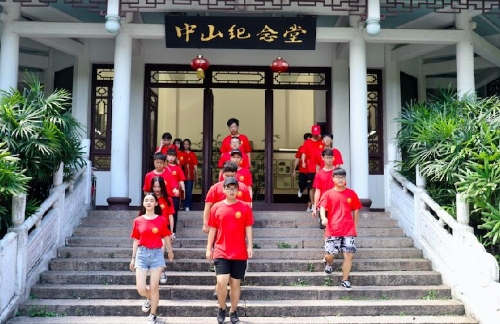 瞻仰先烈悟真理,革命精神促反邪 瞻仰先烈悟真理,革命精神促反邪