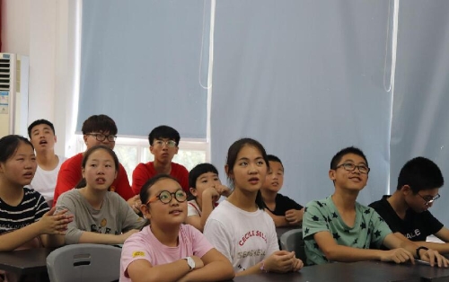 “AI设备”加入反邪课堂1