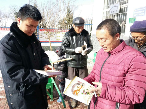 反邪教历书集中发放活动---送祝福、送防邪知识。