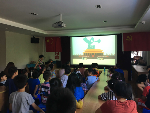 (图为:云都社区放映公益宣传片) (图为:云都社区放映公益宣传片)