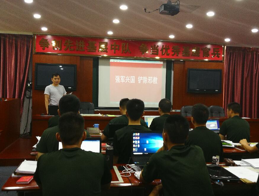 南京市栖霞区反邪教协会“八一”节进军营为官兵送反邪教知识盛宴
