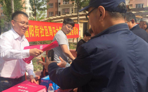 2018年5月8日,东丽区商务委在跃丽家园小区开展 “崇尚科学 反对邪教”活动。 2018年5月8日,东丽区商务委在跃丽家园小区开展 “崇尚科学 反对邪教”活动。