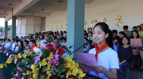 天津市第三中学学生代表向全校师生发出反邪教倡议 天津市第三中学学生代表向全校师生发出反邪教倡议