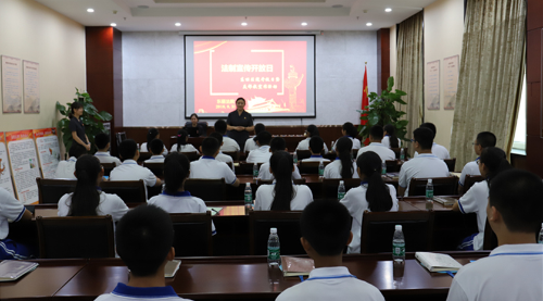 东丽法院政治处副主任为同学们宣讲反邪教知识 东丽法院政治处副主任为同学们宣讲反邪教知识