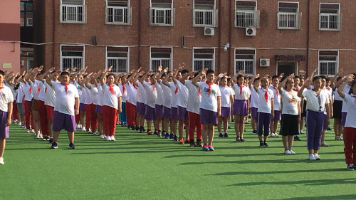 东丽区实验小学举行“反邪教、防邪教我参与”宣誓活动 东丽区实验小学举行“反邪教、防邪教我参与”宣誓活动