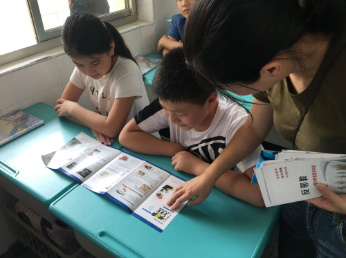 将反邪教警示教育纳入辖区校园学生思想道德课2 将反邪教警示教育纳入辖区校园学生思想道德课2