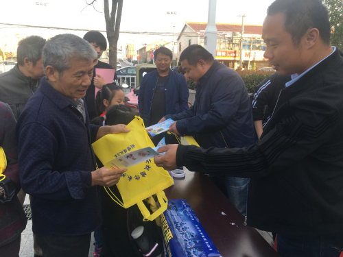 重阳节为老年人送上“反邪宣传礼”2 重阳节为老年人送上“反邪宣传礼”2