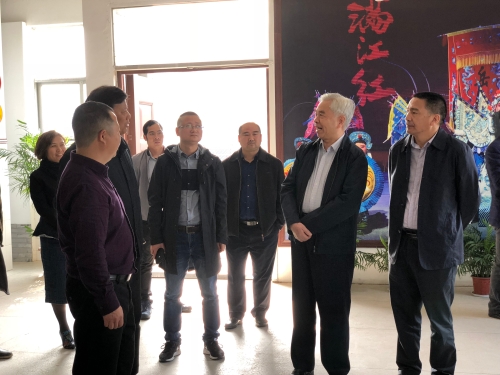 参观新安江第三小学婺剧小舞台 参观新安江第三小学婺剧小舞台