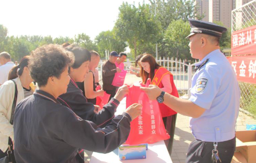 9月21日,东丽区金钟街在新市镇慧婕路集市门口开展科普日反邪教宣传活动。 9月21日,东丽区金钟街在新市镇慧婕路集市门口开展科普日反邪教宣传活动。