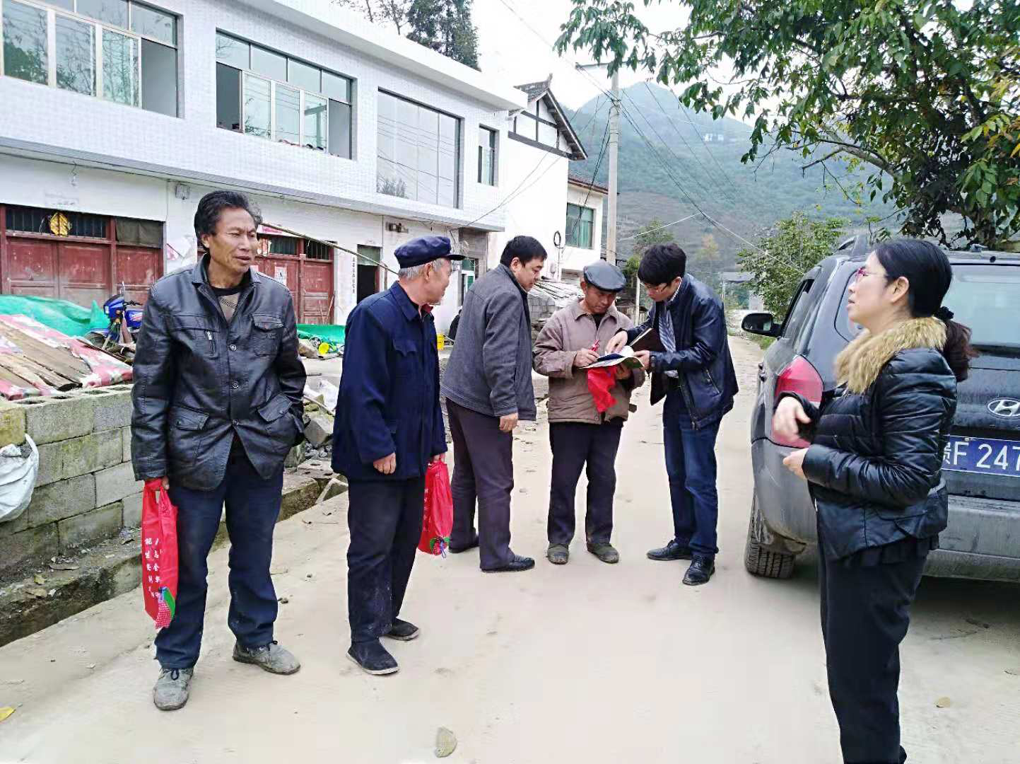 贵州省大方县反邪教协会开展反邪防邪知识进村入户宣传活动