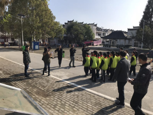 湖北武汉组织学生走进全国无邪教示范社区 见证劳动最光荣312 湖北武汉组织学生走进全国无邪教示范社区 见证劳动最光荣312