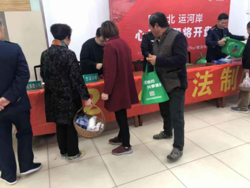 9、江苏省宜兴市在“12·4”法制宣传日开展反邪教宣传489 9、江苏省宜兴市在“12·4”法制宣传日开展反邪教宣传489