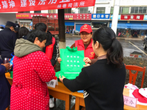 9、江苏省宜兴市在“12·4”法制宣传日开展反邪教宣传504 9、江苏省宜兴市在“12·4”法制宣传日开展反邪教宣传504
