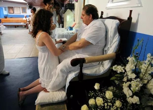 巴西心灵治疗师被控性侵数百女性1 巴西心灵治疗师被控性侵数百女性1