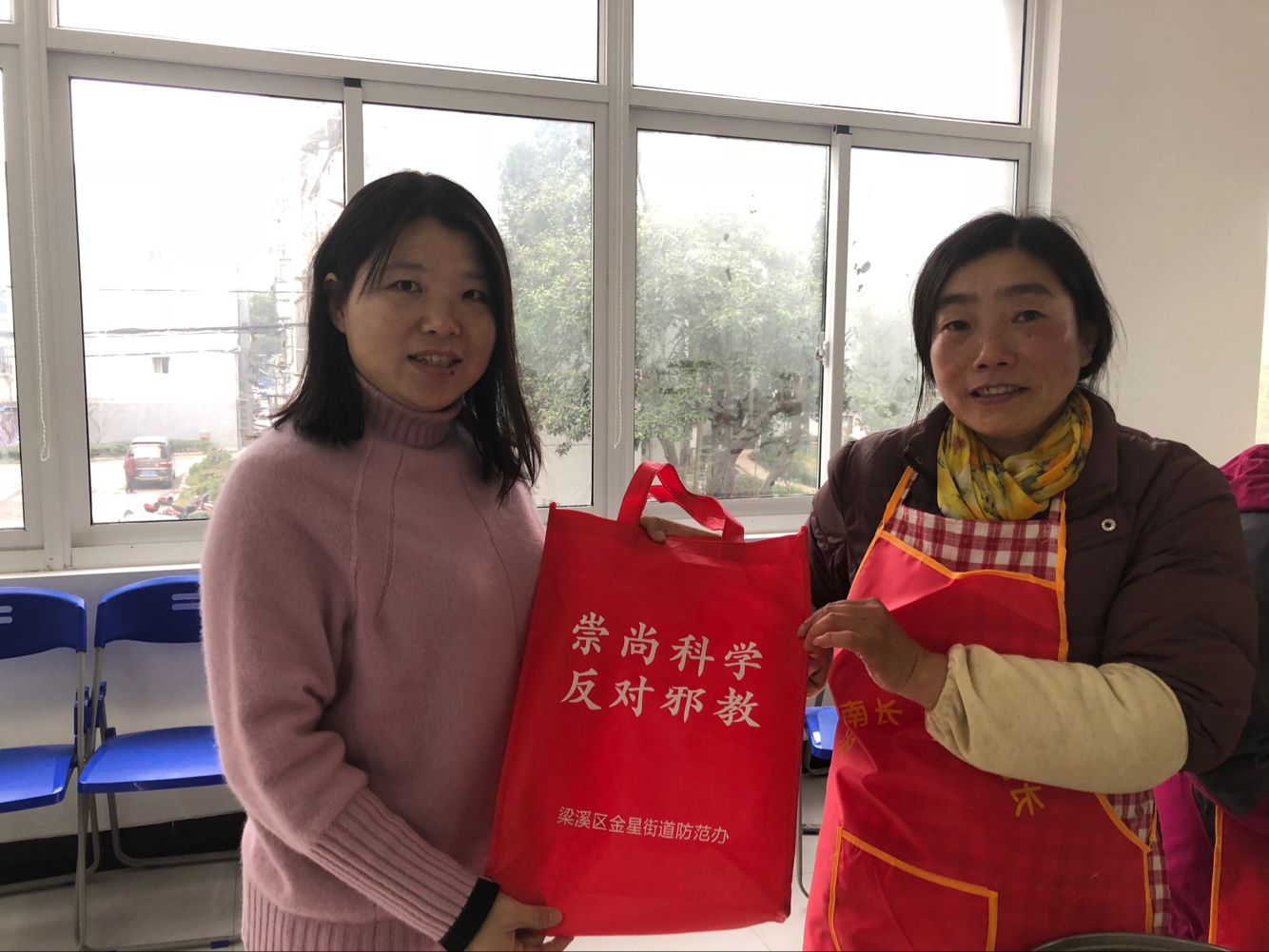 江苏省无锡市梁溪区中南社区：团圆过冬至 反邪宣传忙