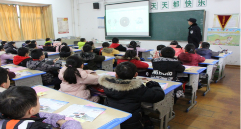 江苏省无锡市锡北镇：“浇灌祖国未来 培育反邪之花”