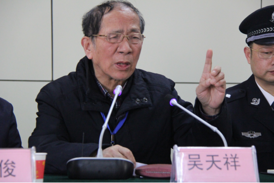 全国道德模范吴天祥率湖北省反邪教协会专家第22次到监狱“探亲”