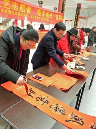 瑞安市林川镇开展反邪教宣传送春联活动557 瑞安市林川镇开展反邪教宣传送春联活动557