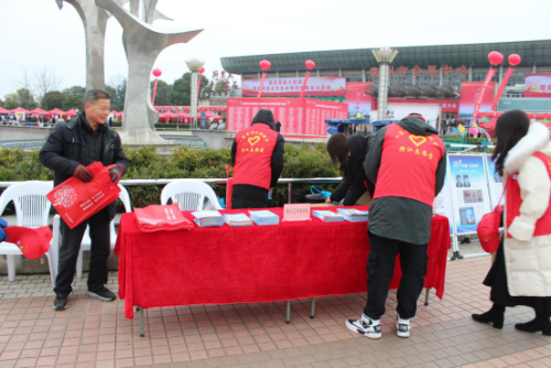 衢州市集中开展“人力资源交流大会--春节前夕反邪教”系列宣传活动380