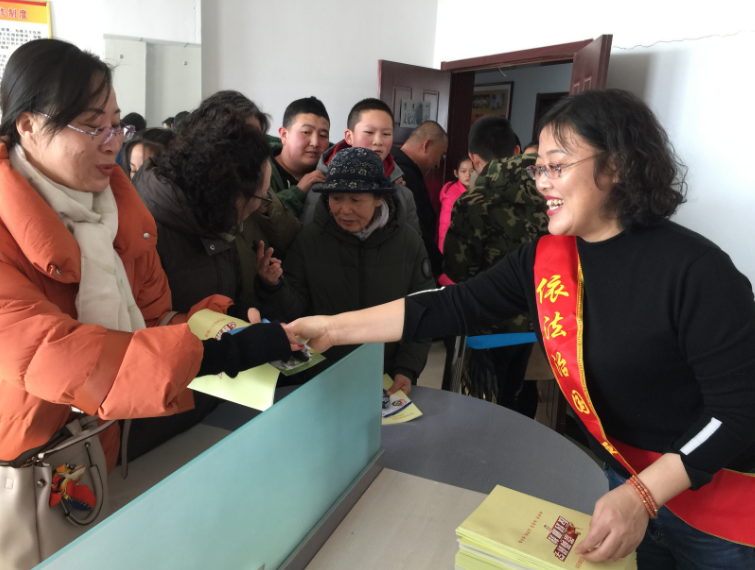 内蒙古苏尼特右旗反邪教协会借猜灯谜开展反邪教宣传