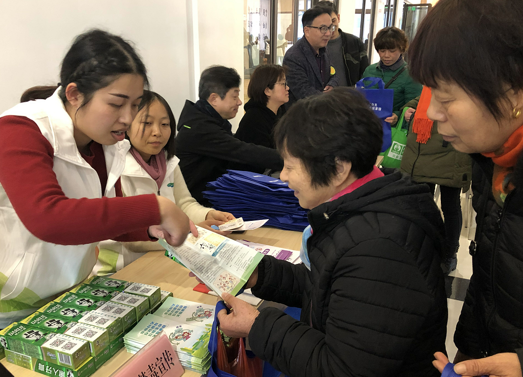 上海市青浦区以 “学雷锋日”为契机开展反邪教全民在行动
