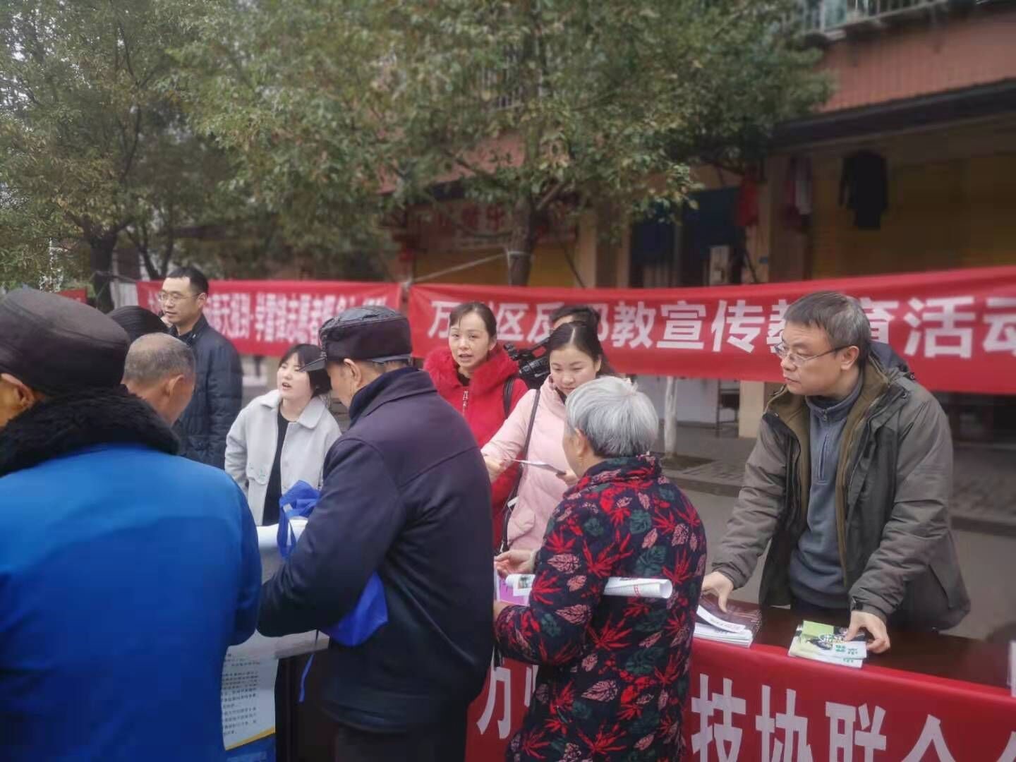 重庆市万州区开展反邪教宣传教育下乡活动