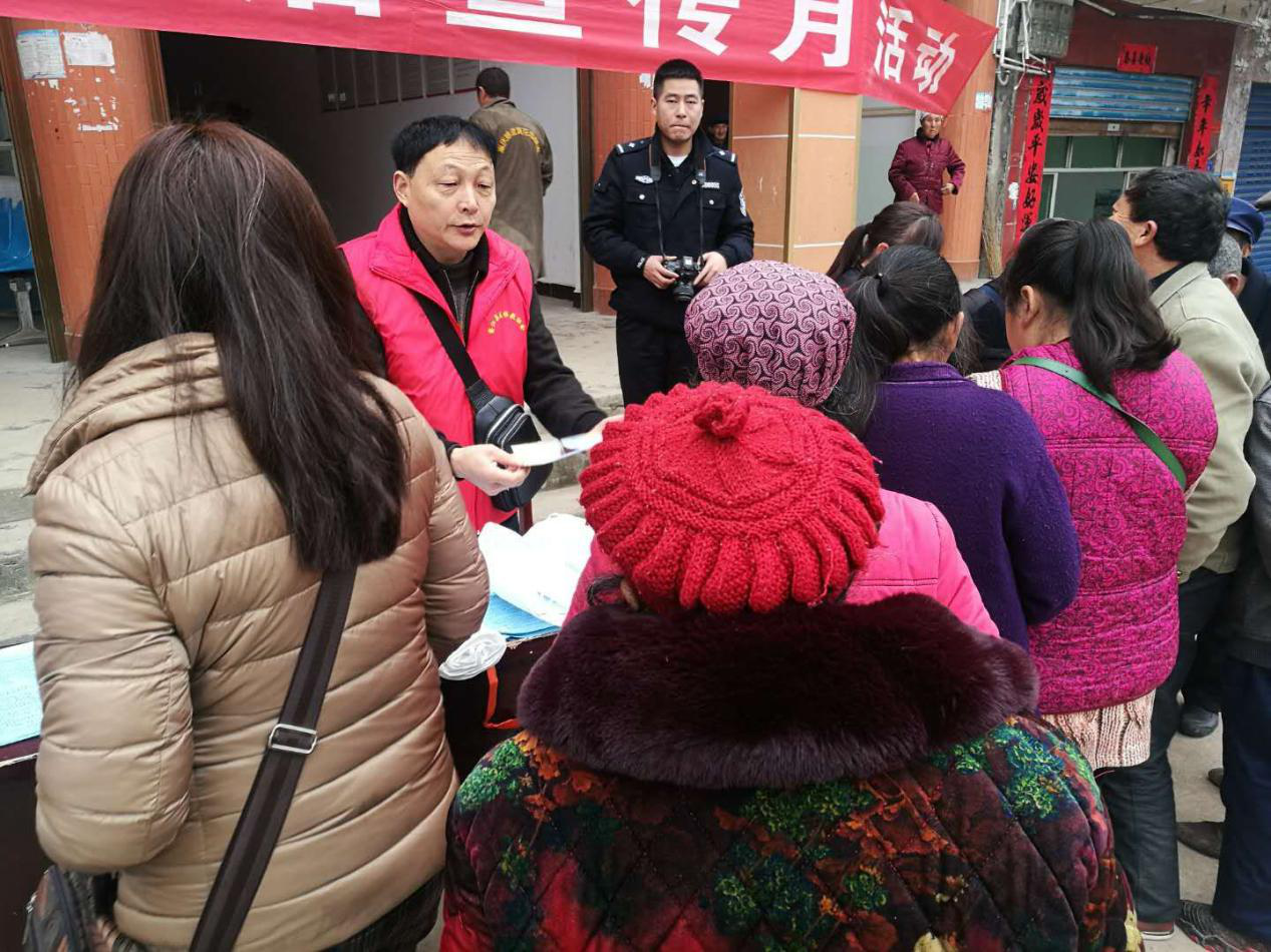 重庆市垫江县反邪教协会进场镇开展反邪教宣传