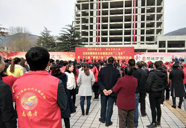 陕西省宝鸡市凤县在“三下乡”活动现场开展反邪教宣传