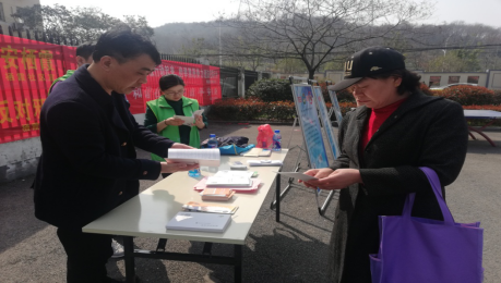 江苏省南京市栖霞街道结合文化惠民再出发广场活动开展反邪教宣传373 江苏省南京市栖霞街道结合文化惠民再出发广场活动开展反邪教宣传373
