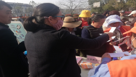 江苏省南京市栖霞街道结合文化惠民再出发广场活动开展反邪教宣传569 江苏省南京市栖霞街道结合文化惠民再出发广场活动开展反邪教宣传569