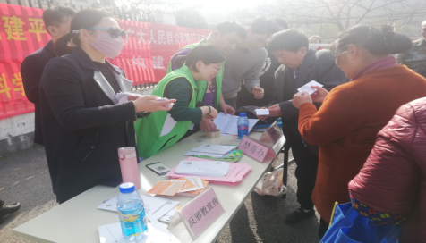 江苏省南京市栖霞街道结合文化惠民再出发广场活动开展反邪教宣传597 江苏省南京市栖霞街道结合文化惠民再出发广场活动开展反邪教宣传597