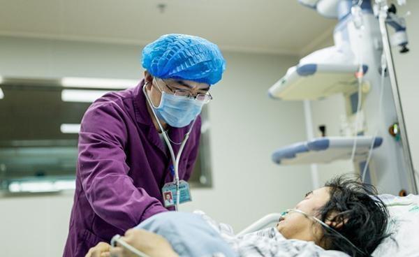 谁告诉你果汁注入静脉可以养生——郴州51岁女子盲目养生险些丧命；医生提醒，不要贸然尝试所谓“养生偏方”  