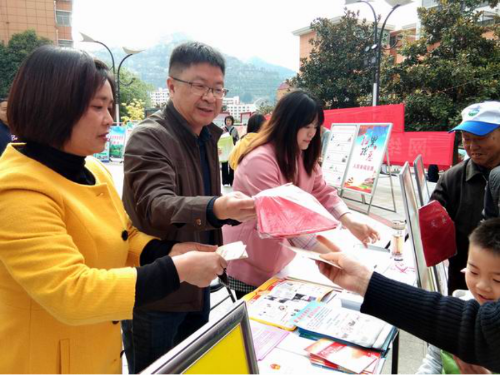 凤县在国家安全教育日开展反邪教宣传387 凤县在国家安全教育日开展反邪教宣传387