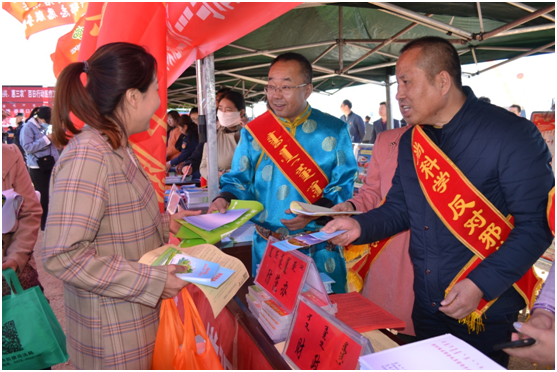 内蒙古巴彦淖尔市乌拉特后旗借助百日行动暨西尼乌素嘎查牧民大会推进反邪教警示教育