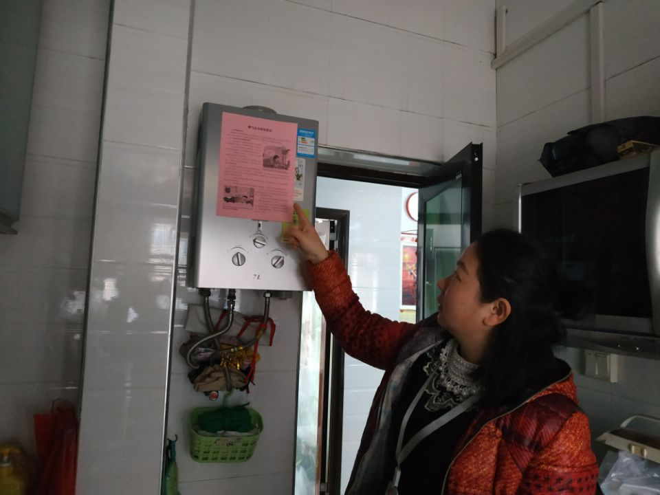 广西柳州市鱼峰区大龙潭社区开展消防安全检查暨反邪、禁毒宣传工作