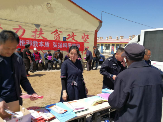 内蒙古乌兰察布市借助“送戏下乡”开展反邪教宣传