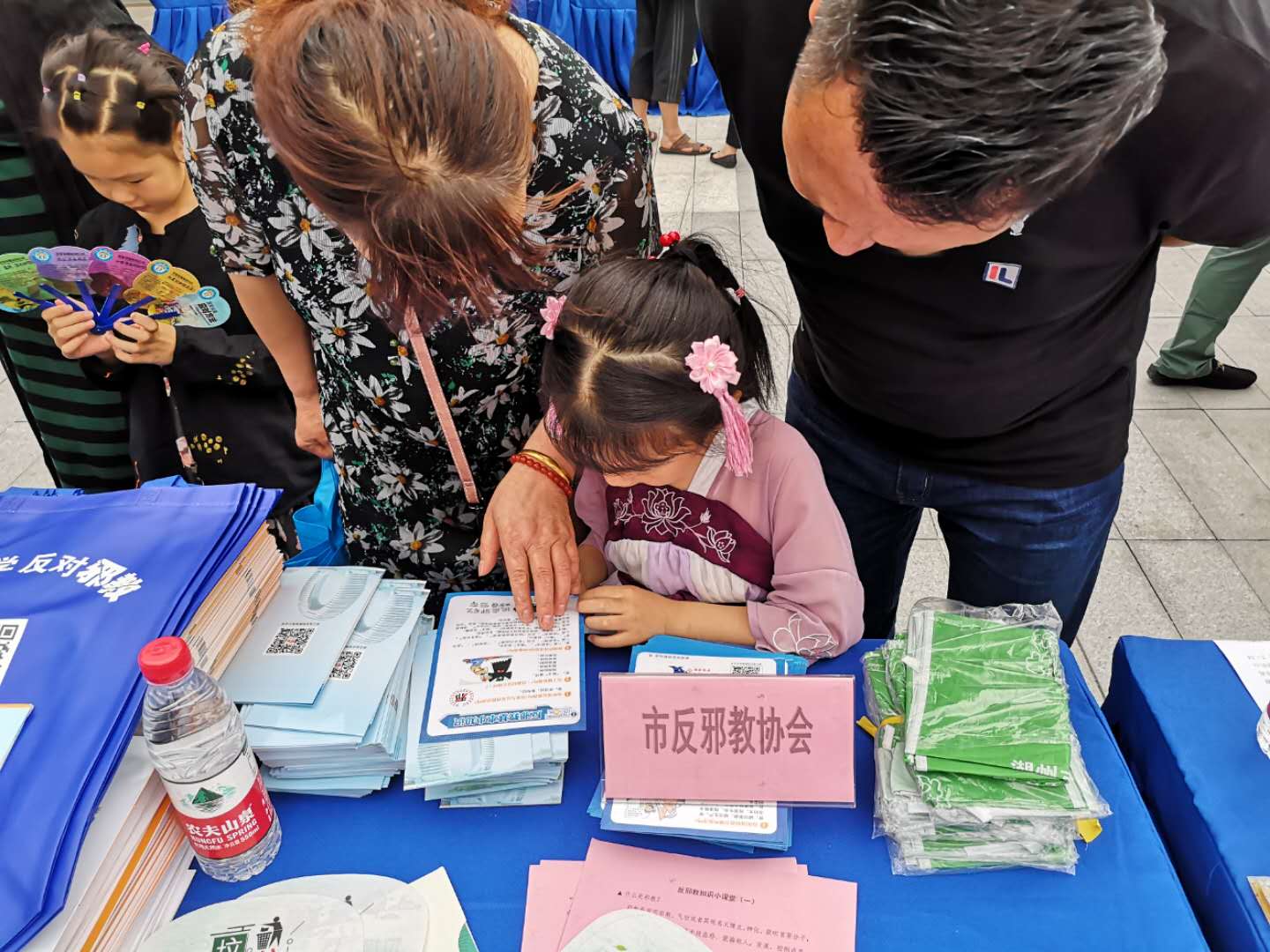 科普活动周乘风扬帆  反邪教宣传借势逐浪——湖州市反邪教协会借助科技活动周开展反邪宣传活动