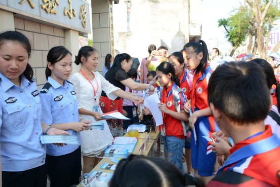 广西象州县在虎门销烟纪念日开展反邪教宣传活动